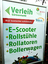 Plakat: Verleih E-Scooter, Rollstühle, Rollerwagen, Bollerwagen (Foto Chris Baudy)