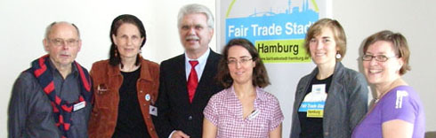 Fair coffee break, 30.09.11. Left to right: Bernd Kähler (local politician), Gisela Baudy (HARBURG21), Manfred Schulz (local politician), Birgit Podendorf (Weltladen Harburg), Lisa Speck (Fair Trade Stadt Hamburg), Antje Kurz (Neugraben fairändern) (photo by Chris Baudy)