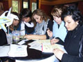 Umweltschülerinnen beim HARBURG21-Quiz zur Windenergie (Foto Gisela Baudy)