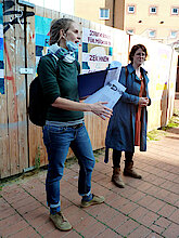 V.l.n.r.: Lea Koch von Globales Lernen Harburg, Jana Fuchs vom Urban Art Institute (Foto Gisela Baudy)