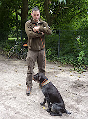 Arne Schulz mit Hund Kiwi (Foto Gisela Baudy)