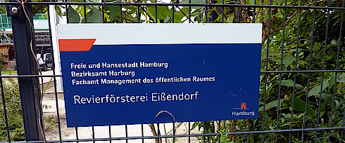 Schild der Revierförsterei Eißendorf (Foto Gisela Baudy)