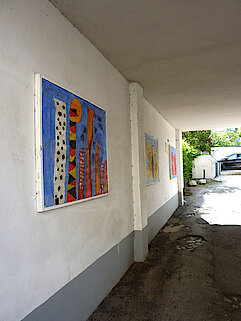 Bild 12: Kleine Kunstgalerie in der Hofdurchfahrt in der Woellmerstraße 16 