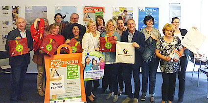 Akteurinnen und Akteure bei den Harburger Aktionstagen (Foto Chris Baudy)