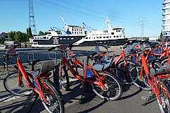 Stadtleihräder im Harburger Binnenhafen (Foto Gisela Baudy)