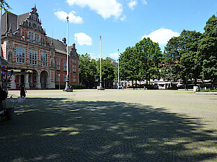 Bild 2: Harburger Rathausplatz (Startpunkt) (Foto: Gisela Baudy)