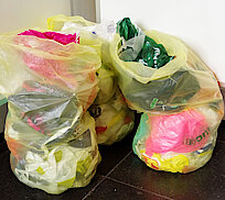 Gesammlte Plastiktüten-Ausbeute der H10 (Foto Chris Baudy)