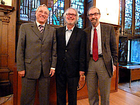 Von links: Rolf Buhs, Jürgen Marek und Bernhard Hellriegel anlässlich der Veranstaltung Klimaschutz in Harburg (Foto Gisela Baudy, 04.06.12)