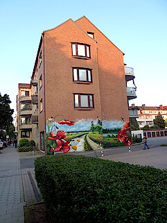 Bild 11: Haus mit Mohn- und Margeritenmotiv (zu Foto 7)