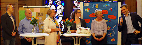 Expertenrunde v.l.n.r.: Frank Wiesner von HARBURG21, Sven Ihling vom GUV, Prof. Kerstin Kuchta von der TUHH, Schülerin Nina Farchau, Lehrerin Nicole Rust, Geschäftsführer Marcel Sack (Foto Gisela Baudy)