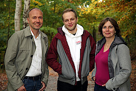 v.l.n.r.: Dirk, Malte und Andrea Janssen (alle Vorstandsmitglieder). Foto Rüm Hart - Stiftung