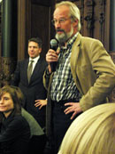 Olaf Milke von Germanwatch dankt den Veranstaltern. Im Hintergrund Moderator Arne von Maydell von KLIMZUG-NORD. (Foto Gisela Baudy)