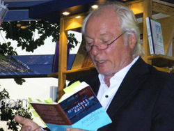 Mike Neschki bei der Lesung (Foto gb)
