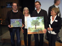 Von links nach rechts: Frank Böttcher, Künstlerin, Prof. Michael Braungart, Lehrerin Irm Schulz (Foto Gisela Baudy)