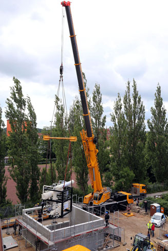 Anlieferung der Gasabsorptionswärmepumpe (Foto EBV)