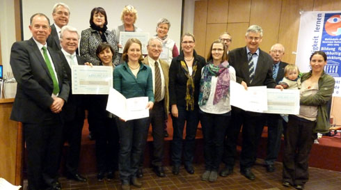 Die drei Preisträger mit Thomas Völsch, Manfred Schulz und der Jury (Foto Gisela Baudy)