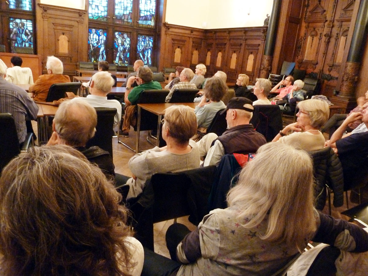 Fragen aus dem Publikum (Foto Gisela Baudy)
